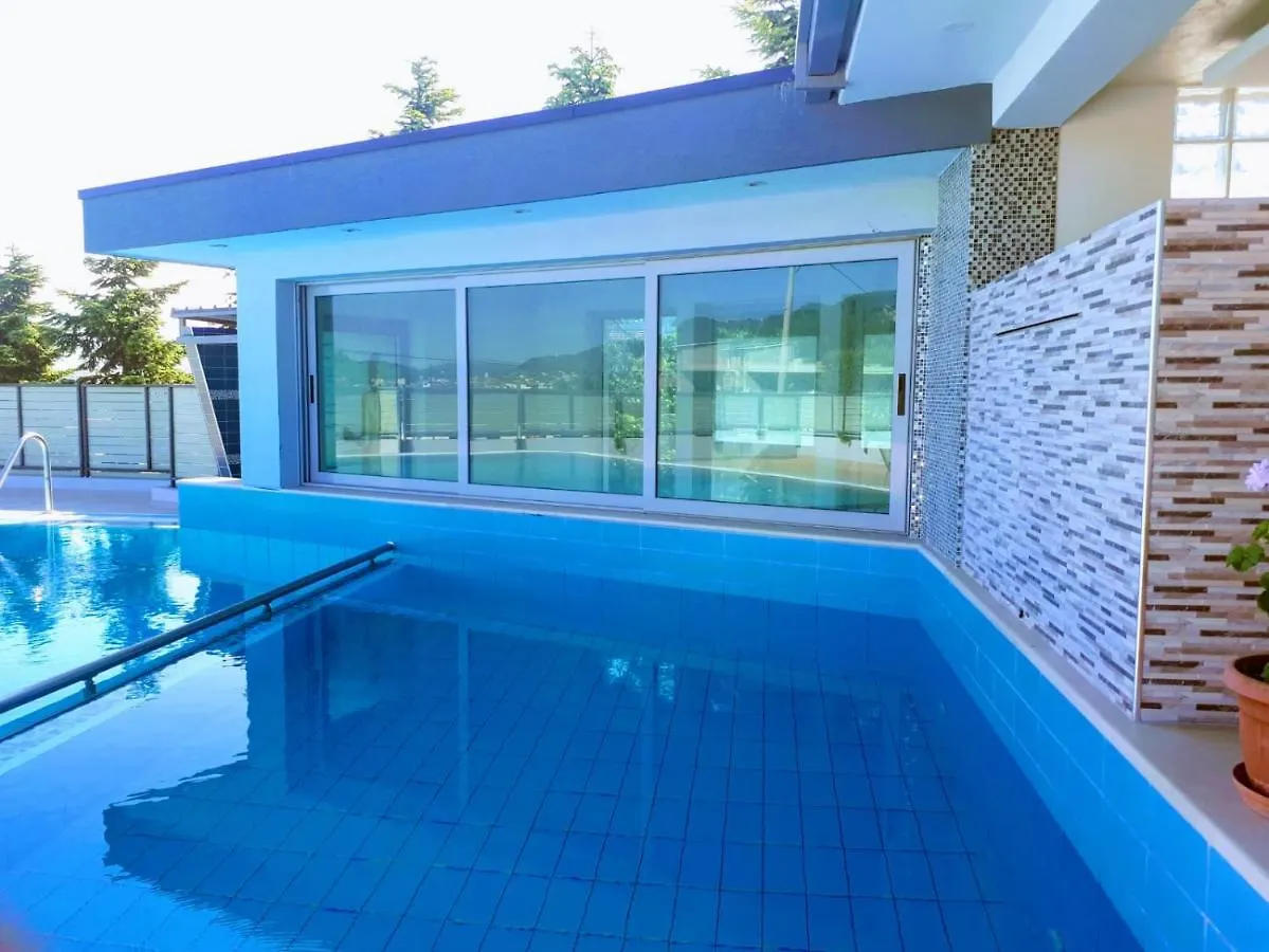 Luander Hotel Tirana 0*,