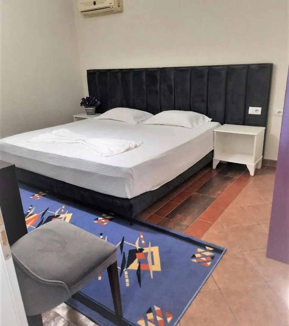 Luander Hotel Tirana 0*,  Albanien